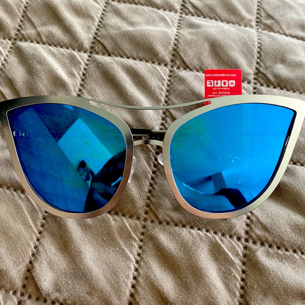 Brand new, never worn, bought at Sunglasses Spot